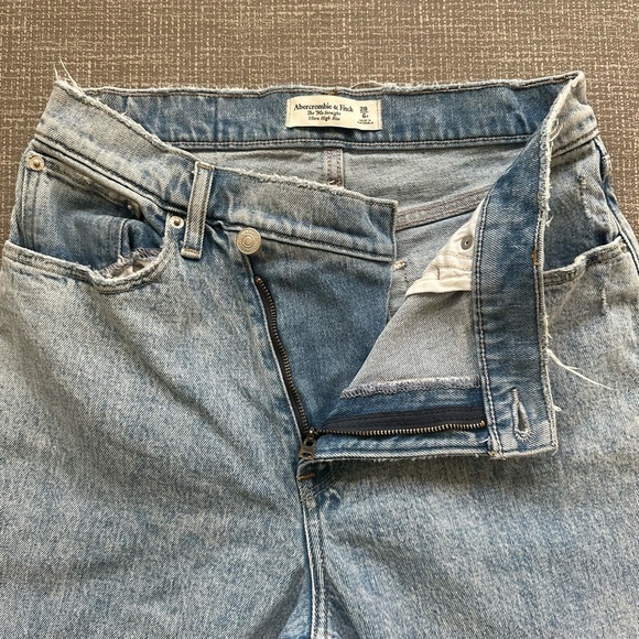 Abercrombie and Fitch 90s straight leg Ultra high-rise cross button jeans 28/6R - Picture 2 of 14